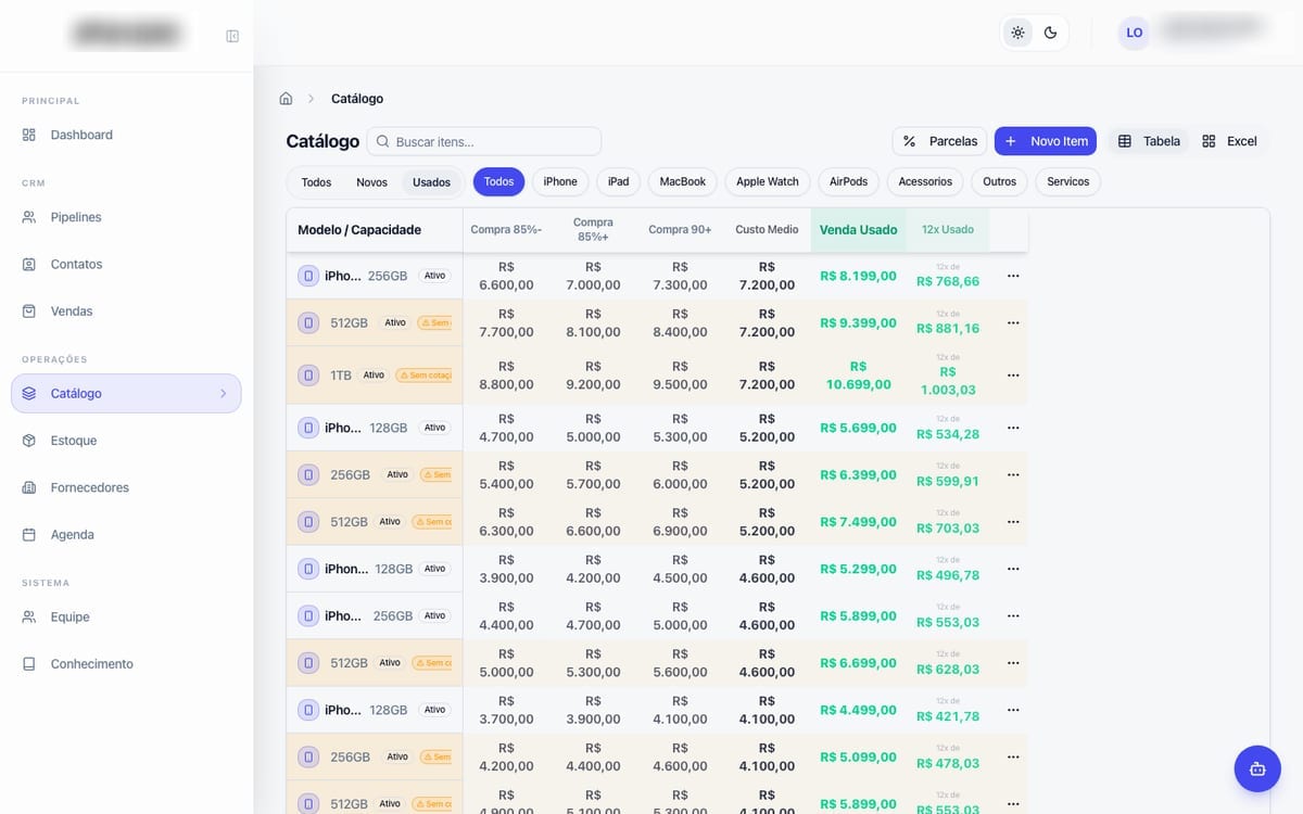 Catálogo do sistema da revenda: tabela de modelos e capacidades de iPhone, com preço de compra por faixa, custo médio, preço de venda e parcela em 12x.